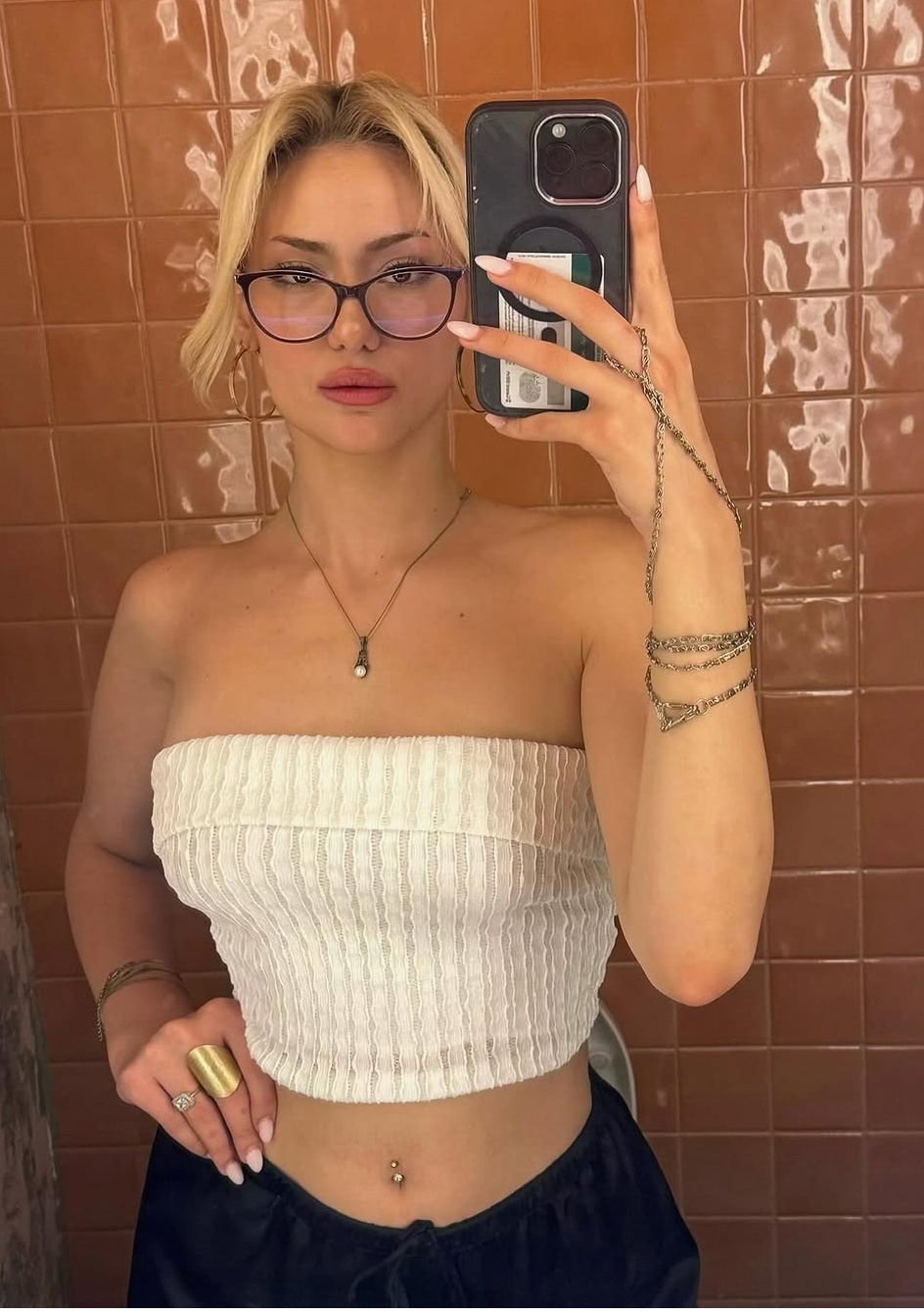 Burunca Romantik Partner Escort Bayan Safiye