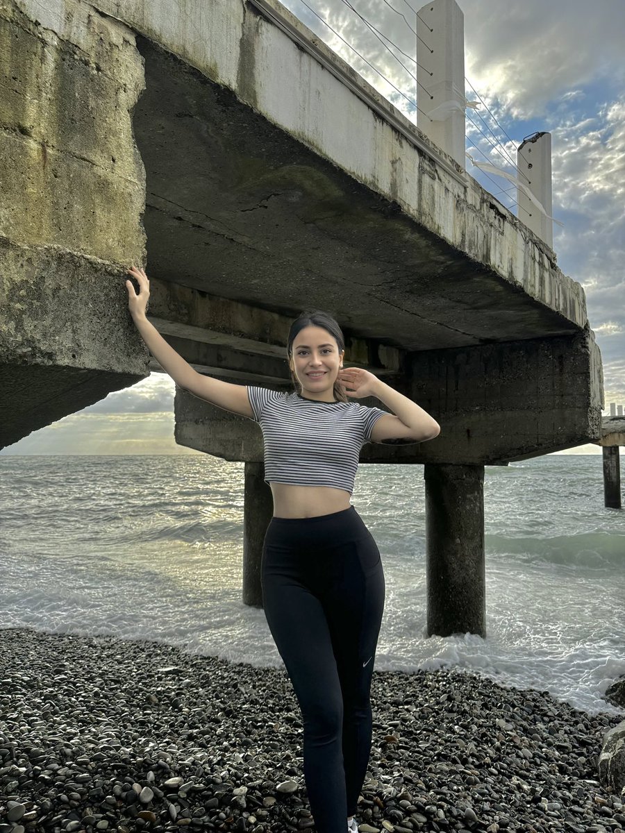 Candarlı Yenilikçi Bayan Escort Şirin